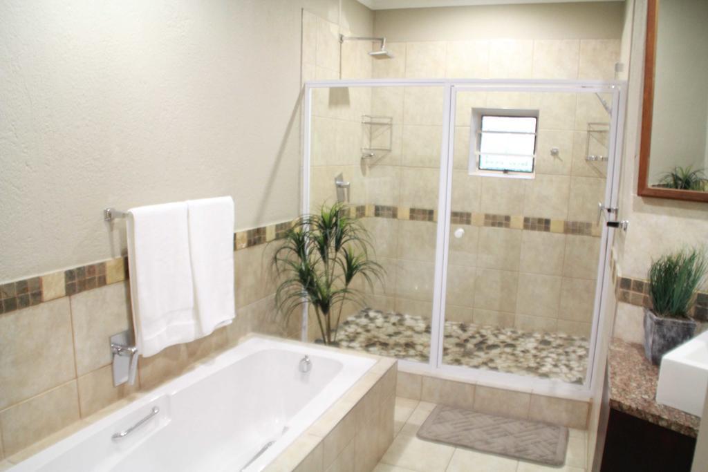 Bubezi Guest House Hazyview Ruang foto